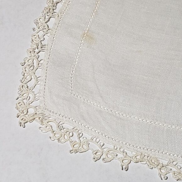 VTG 1960'S WOMENS HANKIE WHITE CROCHET SCALLOPED EDGE BRIDAL WEDDING LACE - Picture 7 of 9